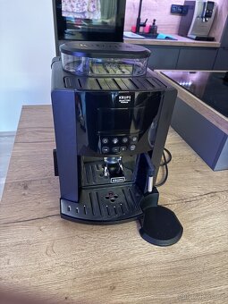 Kávovar KRUPS EA819N10 Arabica Latte - 2