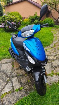 Prodám: Skutr Motorro GUGITA 4T 50ccm s helmou Cassida - 2