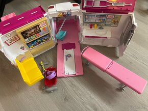 Barbie sanitka/ klinika - 2