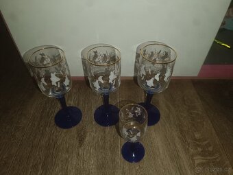 Modré zdobené sklo - 2