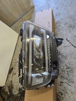 Práve predni svetlo dodge ram - 2