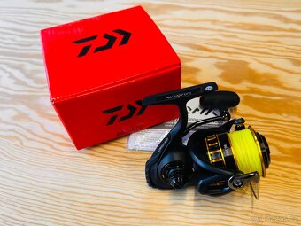 PŘÍVLAČOVÝ NAVIJÁK DAIWA BG 3500 + PLETENÁ ŠŇŮRA BERKLEY - 2