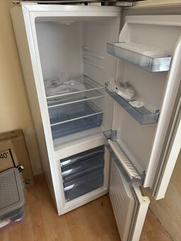 Lednice s mrazákem Hisense RB222D4AW1 - 2
