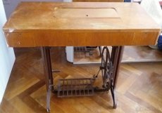 Prodám pozůstalost po švadleně - knoflíky, látky, šicí stroj - 2
