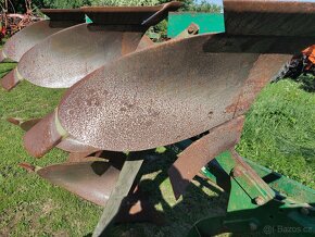 Čtyřradličný pluh obracák - 2