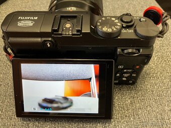 Bezzrcadlovka Fujifilm X-A1 + objektiv 16-50mm, 2x baterie - 2