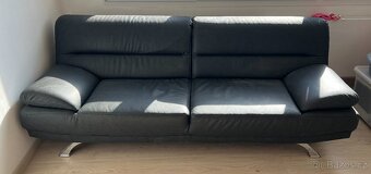 KOŽENÁ SEDACÍ SOUPRAVA + SKLENĚNÝ STOLEK - 2