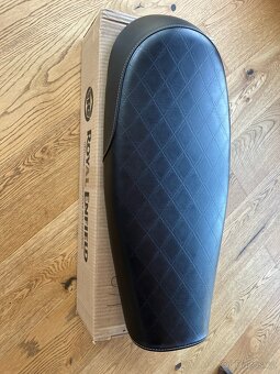 Royal Enfield nově original sedlo - 2