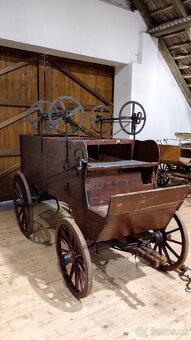 Historický hasičský vůz pro stříkačku - 2