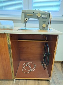 Šicí stroj šlapací - 2