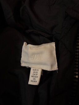 Prodám dívčí zimní bundu s kapucí - 2