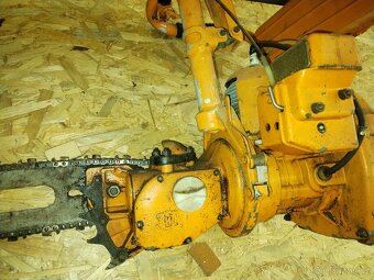 Stará motorová pila - 2