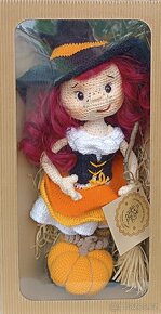 Háčkovaná halloweenská panenka - 2