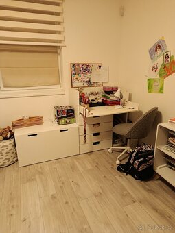 Skříně a stůl - 2