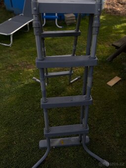 Bazénové schody vysoké na stěnu 127 cm - 2