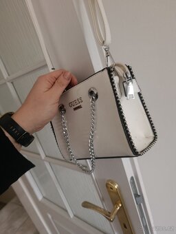 Krásná kabelka Guess - 2