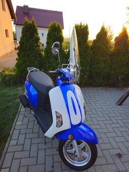 Prodám skútr ZNEN Dream 125 ccm – jako nový, pouze 997 km - 2
