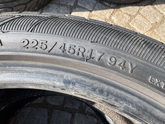 Letni pneu 225/45 r17 zeetex 2ks zánovni 98% vzorek - 2