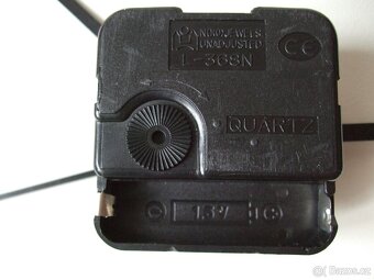 HODINOVÝ STROJEK QUARTZ - 2