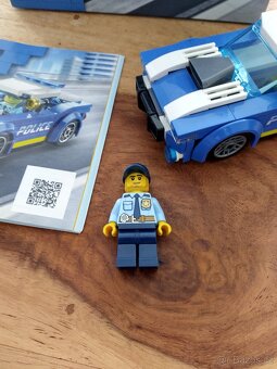 LEGO City 60312 Policejní auto - 2