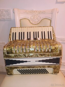 Opravář prodává  akordeon 80 basů - 2