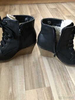 Damske kozacky na platforme - 2