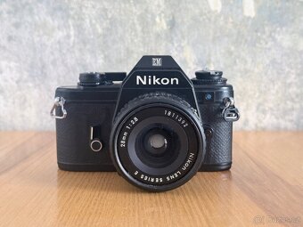 Filmová zrcadlovka NIKON EM + 50mm f1.8 + 28mm f2.8 - 2
