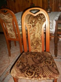 8 ks židlí a rozkládací stůl - 2