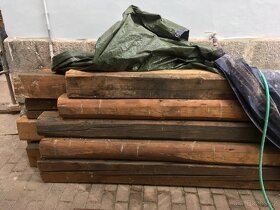 historické smrkové trámy z roku 1885 - 2