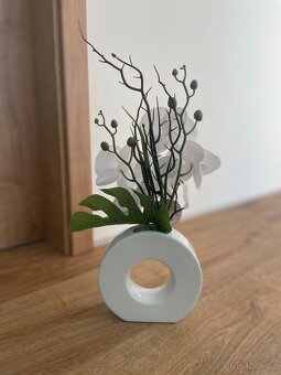 Umělá orchidej ve váze - 2