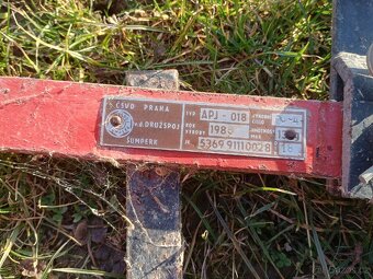 Pluh s nastavovacim tělesem - 2