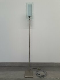 Samostatná, samostojná pokojová lampa - 2