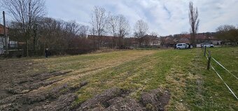 Stavební pozemek v obci Blevice, cca 15 km od Prahy - 2