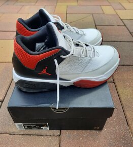 NIKE AIR JORDAN MAX AURA 3 WHITE FIRE RED - 2