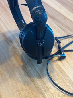 Sluchátka Sennheiser HD25-1-II pro monitoring - 2