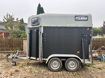 Přepravník na dva koně s předním výstupem - 2