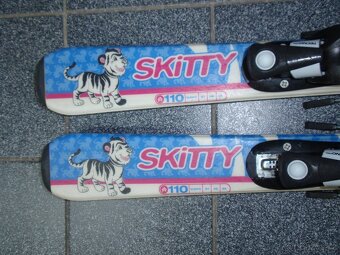 NASERVISOVANÉ DÍVČÍ 110 CM LYŽE CARVY TECNO SKITTY - 2