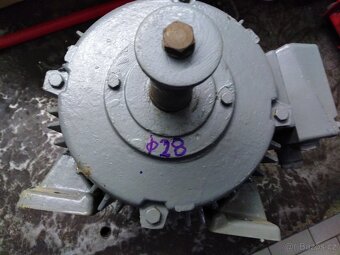 Prodám patkový elektromotor MEZ Mohelnice. - 2