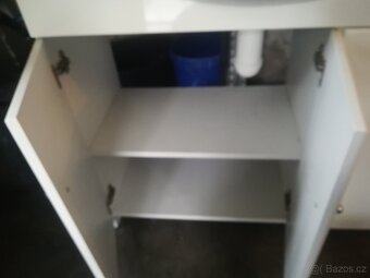 koupelnová skříńka s umyvadlem - 2