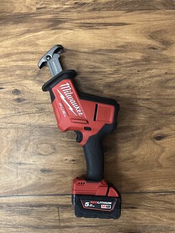 Milwaukee M18 FUEL Hackzall + kufr + baterie - 2