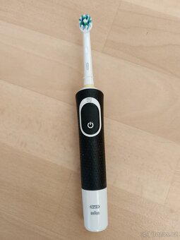 elektrický kartáček na zuby - 2
