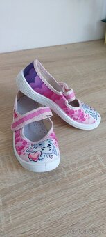 Nové bačkory pro holčičku – vel. 28 - 2