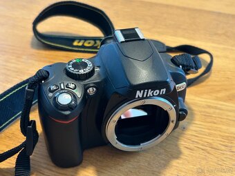 Nikon D60 na díly / k opravě - 2