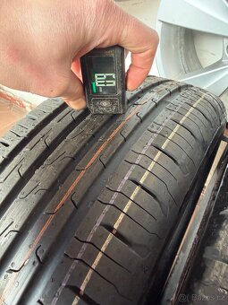 Continental 205/60 R16 - 2