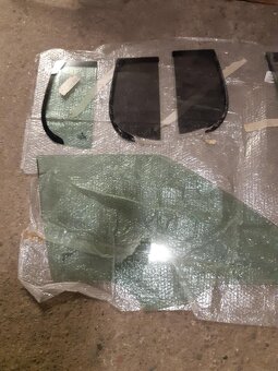 Škoda Fabia  S 2000 -strartér, skla do dveří . - 2