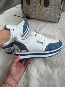 Nové  boží tenisky - 2