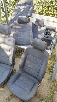 Audi A4B5 limusina sedačky kompletní - 2