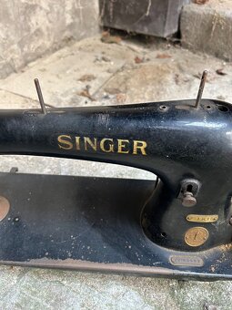 Starý šicí stroj - 2