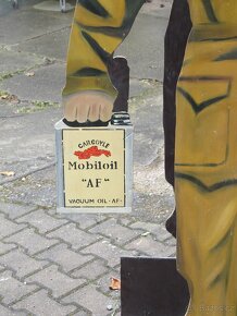 Mobiloil - reklamní  stojan před obchod- životní velikost - 2
