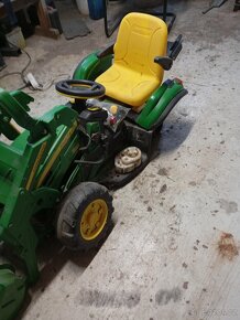 Elektrický traktor John Deere na ND - 2